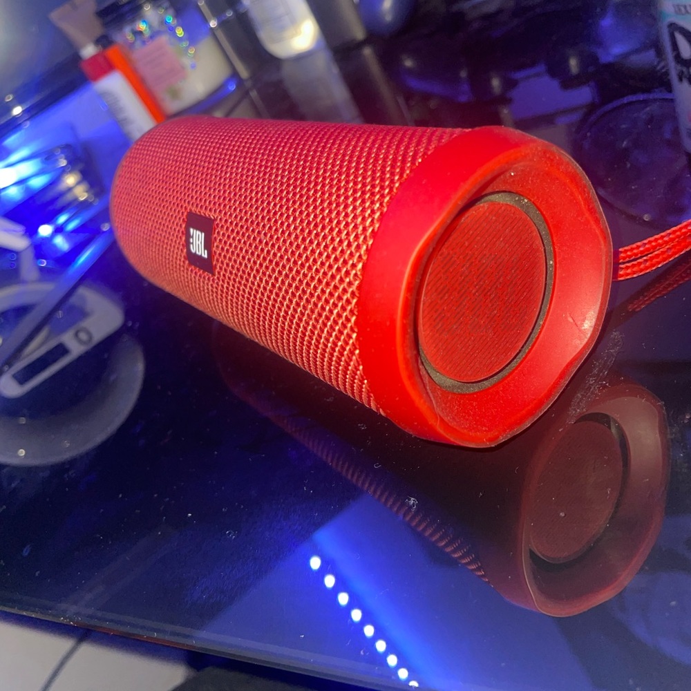 JBL flip 4 speaker used